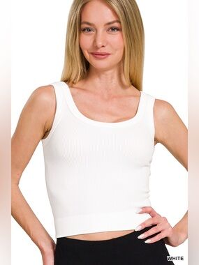 Zenana SEAMLESS RIBBED CROPPED SCOOP NECK TANK TOP